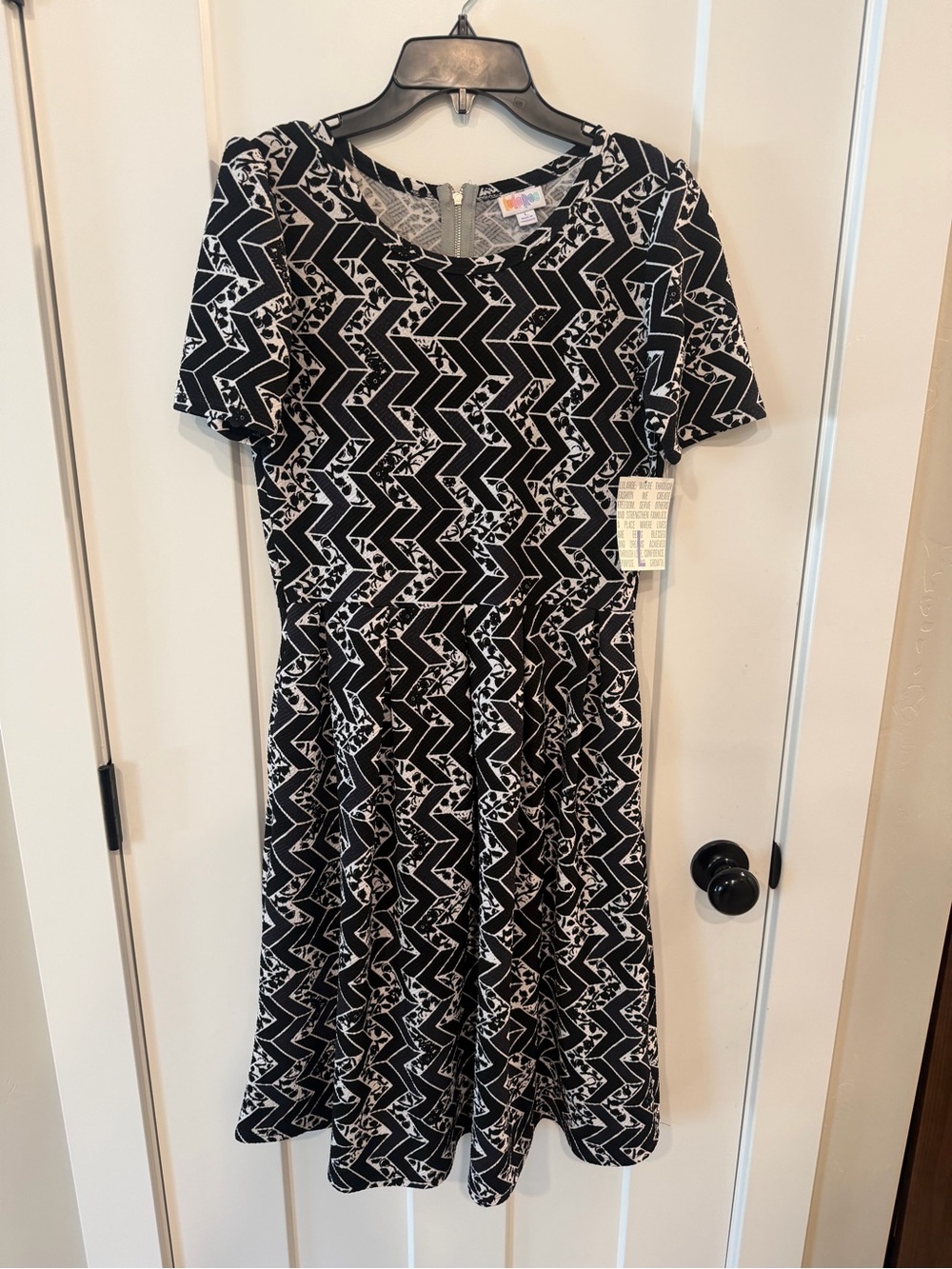 NWT Women’s LulaRoe Amelia Dress Black and White Size Large